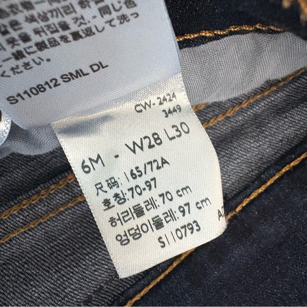 Levis Classic Straight Jeans - Picture 9 of 9